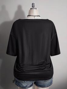 SHEIN ICON 大尺碼女款復古龐克 Y2K 派對蜘蛛網蜘蛛黑紅圖案 90s Y2K 十字圖案 T 恤 - 黑色 - 查看 3