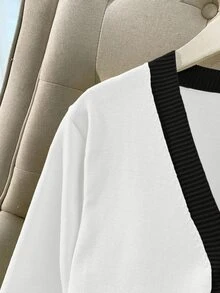 SHEIN Franclia Cardigan V-Neck Slim Fit Gaya Korea Minimalis dengan Blok Warna untuk Musim Semi/Gugur Terbaru, Sweater Ringan Serbaguna untuk Wanita yang Enerjik dan Membuat Tampak Lebih Muda - Putih - View 5