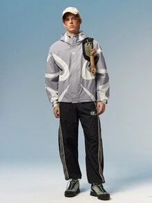 Caldwick 撞色拼接设计男士连帽长袖夹克，轻便防风 Y2K 科技风足球夹克 - 灰色 - 查看 2