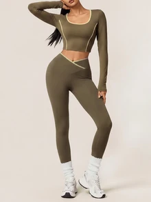 SHEIN BAE Conjunto de top de manga larga con bloques de color y leggings para mujer, casual para uso diario y deportes - Verde Oscuro - Ver 2