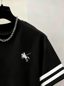 Manfinity Dauomo 男士圓領印花刺繡休閒街頭風上衣，輕量 T-Shirt，適合夏季度假，白黑條紋海灘度假風 - 白色 - 查看 4