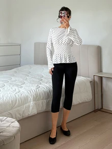 SHEIN EZwear 白色波點針織女款T恤，抽褶腰部與荷葉邊下擺 - 白色 - 查看 2