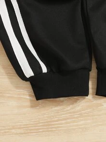 SHEIN 青少年男孩休閒學院風織帶條紋設計慢跑運動長褲，適合休閒運動與校園穿著 - 黑色 - 查看 5