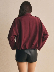 Poéselle 女款酒紅色短版工裝夾克，立領拉鍊口袋外套，冬季夾克女裝 - 酒紅色 - 查看 2