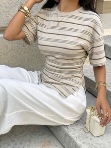 Aloruh 女款休閒抓皺收腰不對稱下擺學院風條紋收腰T恤，初秋條紋T恤 - 杏色 - 查看 1