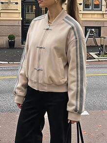 SHEIN EZwear 女款秋季側條紋青蛙鈕扣設計拉鍊前襟棒球夾克 - 卡其色 - 查看 12
