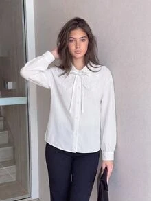 SHEIN 青少年女孩童裝休閒極簡舒適杏色花卉圓領長袖蝴蝶結繫帶紋理襯衫 - 杏色 - 查看 2