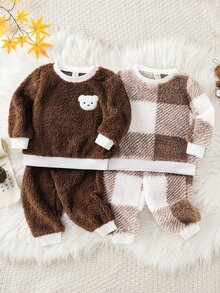 SHEIN 2件組嬰兒男童女童秋冬休閒百搭毛茸茸可愛卡通熊與補丁圖案長袖上衣＋長褲居家服套裝，秋季 - 棕色 - 查看 1