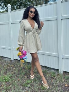 Alexandranx 女式纯色深V领系带灯笼袖性感迷你连衣裙 - 杏色 - 查看 1