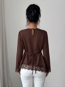 Elenzga Blus Polos dengan Hiasan Renda Bulu Mata Kontras - Coffee Brown - View 2