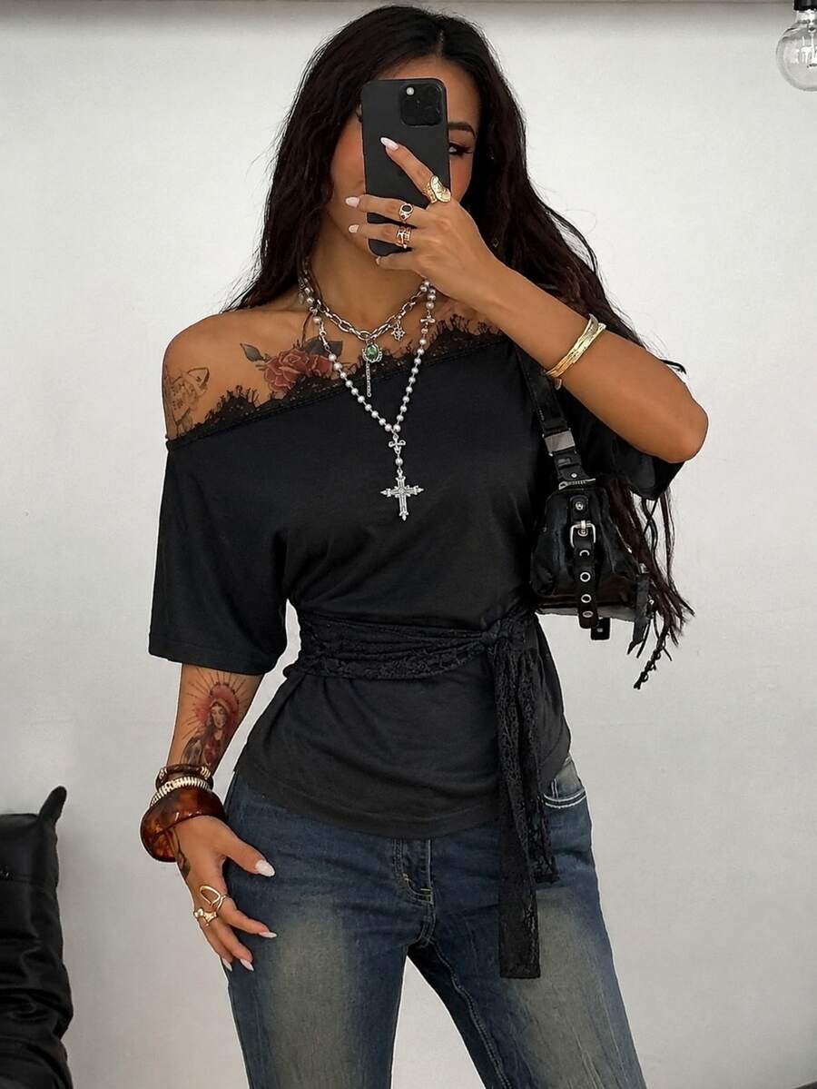 Coolane 女款素色對比蕾絲不對稱單肩側腰打結T恤 - 黑色 - 查看 1