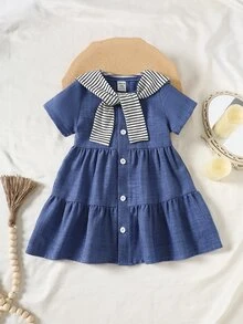 SHEIN Elladie kids 2件組女嬰秋季短袖仿牛仔洋裝披肩套裝，畢業度假風，黑白條紋格紋海軍藍，可愛日系風 - 藍色 - 查看 4