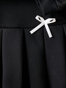 SHEIN 两件套少女学院风翻领卫衣，英文印花，搭配时尚百褶裙，袖口饰有撞色缎带和蝴蝶结，舒适针织面料，充满青春活力，适合上学或休闲外出穿着。 - 黑色 - 查看 4