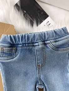 SHEIN 女嬰秋冬 Y2K 可愛抓絨內裡保暖藍色丹寧彈力修身喇叭牛仔褲，愛心刺繡，適合嬰兒上學穿著，保暖牛仔褲 - 淺色水洗藍 - 查看 4