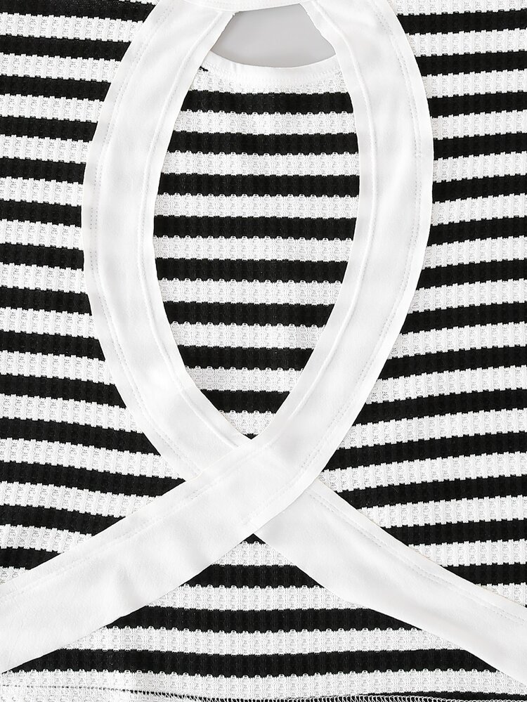 SHEIN Girlism KIDS KIDS Tween Girl 2pcs Set Back Criss-Cross Hollow Out Short Sleeve T-Shirt & Round Neck Drop Shoulder Drop Shoulder & Back Criss-Cross Hollow Out Design & Solid Color / Striped Casual Minimalist Style Women's Clothing & Summer Daily Streetwear & Commute Outfit & Niche Design Short Top - Black and White - View 4