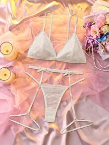 DelicateAllure 女款蕾絲內衣套裝（無鋼圈內衣 + 丁字褲 + 附腿帶吊襪帶，3件套） - 白色 - 查看 1