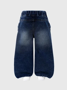 SHEIN Playful Pals Quần jeans denim wash ống suông rộng thoải mái cho bé gái, phong cách thường ngày dễ phối đồ, có túi, họa tiết jacquard nơ dễ thương - Rửa tối - Xem 2