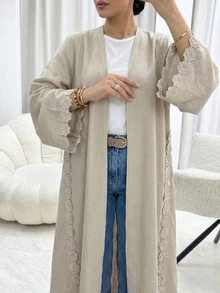 Yasmyna 女款燕麥色3D花卉蕾絲飾邊開襟長版亞芭亞開襟外套，喇叭袖亞麻混紡長款大衣，適合初秋通勤、節慶與宗教場合 - 卡其色 - 查看 4