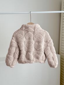 SHEIN LMoss Kids LMoss 女嬰可愛休閒毛絨立領夾克，愛心圖案，適合秋冬穿著 - 卡其色 - 查看 11