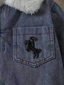 SHEIN Playful Pals 男嬰秋冬夾克，加厚保暖內裡毛領外套，牛仔面料，藍白配色體育西部牛仔風 - 藍色 - 查看 6