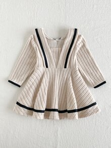 SHEIN Playful Pals 1件幼童女款A字羅紋洋裝，甜美優雅可愛，卡其色與黑色蝴蝶結娃娃領飾邊，長袖彼得潘領，常規款派對秋季公主舒適風 - 米色 - 查看 2