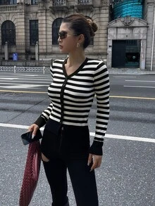DAZY 女款拼色條紋修身V領彈性薄款休閒開襟上衣，適合春秋校園度假穿著 - 黑色 - 查看 9