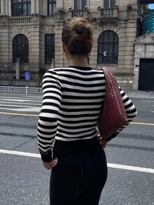 DAZY 女款拼色條紋修身V領彈性薄款休閒開襟上衣，適合春秋校園度假穿著 - 黑色 - 查看 2