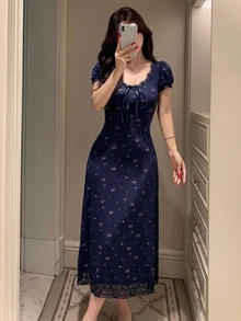 DAZY 甜美蝴蝶結圖案滿版印花蕾絲拼接花瓣袖短袖收腰長洋裝 夏季女款睡袍 - 藏蓝色 - 查看 5