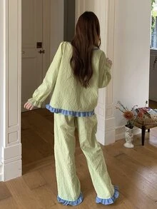 DAZY Set Piyama Atasan dan Celana Kerah Peter Pan dengan Trim Kontras untuk Musim Gugur - Krem - View 2