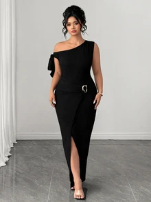 GlowEve CURVE Elegantes sexy kleines schwarzes Kleid in großen Größen für Damen, asymmetrischer Ein-Schulter-Schnitt mit Schlitzsaum, Metall-Schnallen-Dekoration, Cocktail, Abendausgang, formell, Sommer - Schwarz - Übersicht 7