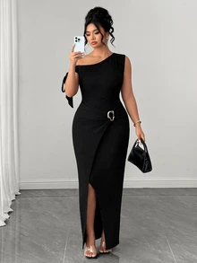 GlowEve CURVE Elegantes sexy kleines schwarzes Kleid in großen Größen für Damen, asymmetrischer Ein-Schulter-Schnitt mit Schlitzsaum, Metall-Schnallen-Dekoration, Cocktail, Abendausgang, formell, Sommer - Schwarz - Übersicht 6
