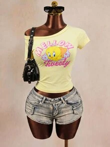 LOONEY TUNES X SHEIN تي شيرت نسائي كاجوال متعدد الاستخدامات بأكمام قصيرة وكتف غير متماثل - أصفر - مشاهدة 8