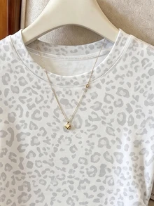 Franclia 女款 T-shirt 夏季出遊上衣，圓領收腰設計，淺灰色豹紋印花圖案風，日常穿著，休閒百搭通勤風 - 彩色 - 查看 3
