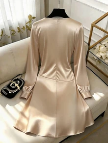 SHEIN Franclia Women's Solid Color V-Neck Pleated Casual Daily Summer Mid-Length Dress - Champagne - View 2
