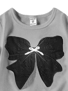 SHEIN Elladie kids 两件套女童白色短袖针织上衣T恤和蓝色亮片蝴蝶结针织工装裤，时尚夏季套装 - 灰色 - 查看 6