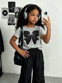 SHEIN Elladie kids 两件套女童白色短袖针织上衣T恤和蓝色亮片蝴蝶结针织工装裤，时尚夏季套装 - 灰色 - 查看 3