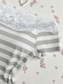 Elamini 女款休閒法式可愛蕾絲拼接白色露肩短袖T恤，適合日常通勤、早午餐、夏季穿著 - 淺灰色 - 查看 5