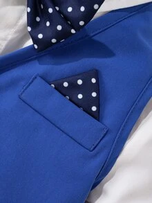 SHEIN 3 件套年轻男孩高级时尚休闲婚礼派对舞台绅士西装套装。纯色修身背心 + 休闲西装裤 + 可拆卸波尔卡圆点领结 3 件套，撞色手帕装饰胸部和领结 - 藍色 - 查看 6