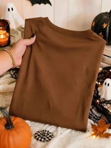 EMERY ROSE Kaos Ukuran Besar Motif Leopard Halloween dengan Pita, Hantu Memeluk Kucing Hitam, Gaya Amerika Vintage, Musim Gugur/Dingin, Lengan Pendek - Coffee Brown - View 2