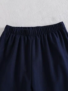 SHEIN 2件組小男孩套裝，兒童針織舒適長袖 Polo 2合1衛衣，胸前時尚帥氣小眾設計印花上衣，搭配卡其色休閒長褲，彈性腰頭設計，寬鬆版型，適合秋季度假、上學、日常外出等場合 - 藍色 - 查看 6