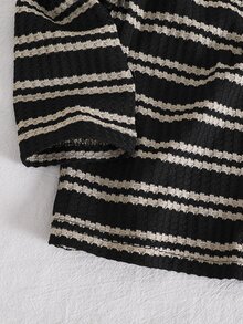 SHEIN 2件組小男孩套裝，兒童針織舒適長袖 Polo 2合1衛衣，時尚帥氣中小童胸前印花小眾設計上衣，搭配卡其色休閒長褲，彈性腰頭設計，寬鬆版型，適合秋季度假、上學、日常外出等多種場合 - 黑色 - 查看 3