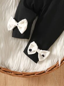 SHEIN 2件組新生女嬰上衣+長褲套裝，可愛甜美黑白波點蝴蝶結荷葉邊長袖圓領，秋季公主風舒適芭蕾修身款 - 黑與白 - 查看 7