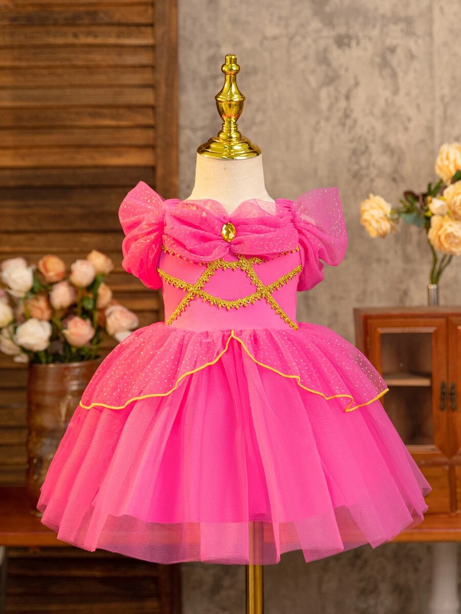 SHEIN Glamorique Kids 寶寶女孩茉莉公主生日派對婚禮節日裝,粉色亮晶晶的波點裝,鑲有寶石,適合舞臺,風格,夏季,輕巧,沙灘,熱帶,海邊遊戲 - 玫紅色 - 查看 1