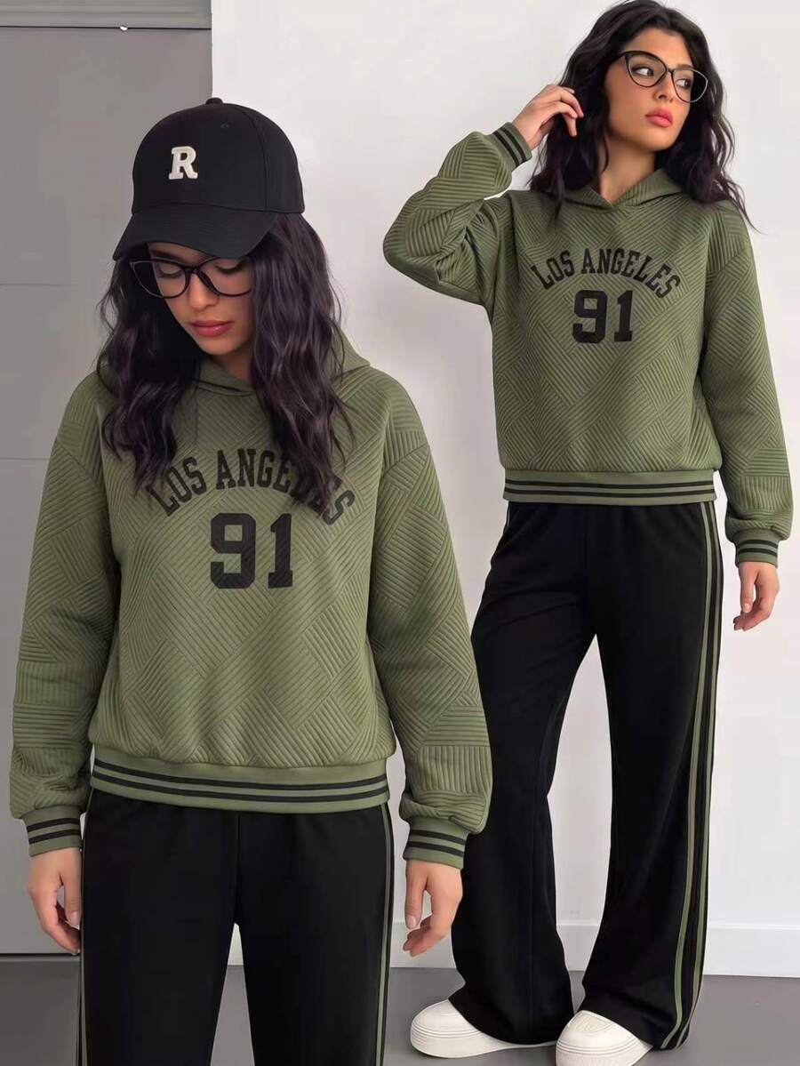 SHEIN 青少年女孩長袖秋季套裝 雙層針織連帽衛衣復古字母印花上衣搭配舒適抓絨喇叭運動長褲 街頭風秋季穿搭