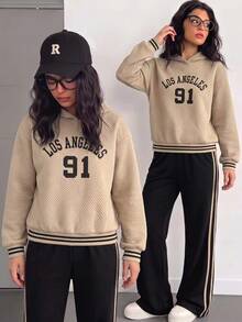 SHEIN 青少年女孩長袖秋季套裝 雙層針織連帽衛衣復古字母印花上衣搭配舒適抓絨喇叭運動長褲街頭風 - 卡其色 - 查看 1