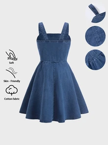 SHEIN 女童可爱甜美拼接A字下摆吊带连衣裙，夏季轻盈新品，水洗深牛仔蓝，休闲甜美街头风时尚度假设计，百搭简约拼接超大裙摆，无弹力松紧腰牛仔短裙，柔软舒适的棉质牛仔面料，适合日常穿着、聚会、派对、上学、通勤，春夏新品 - 深色水洗藍 - 查看 3