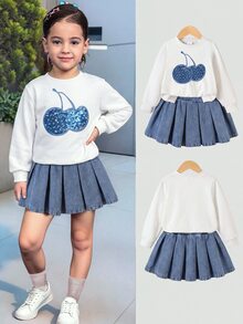 SHEIN Playful Pals 女童圆领针织长袖卫衣，饰有牛仔布贴花樱桃图案，搭配牛仔百褶裙，时尚秋季套装 - 白色 - 查看 9