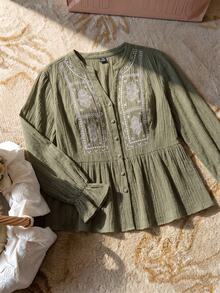 Elaquor 大尺碼花卉刺繡荷葉袖收腰上衣 - 綠色 - 查看 1