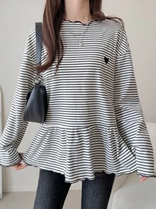 FRIFUL 女款波浪荷葉邊飾黑白條紋寬鬆對比邊短袖T恤，夏季休閒上衣，適合學校畢業典禮、大學、早午餐 - 黑與白 - 查看 7