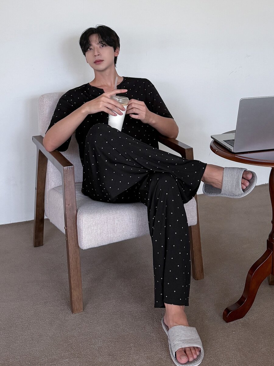 DAZY 春季黑色針織波點舒適面料T恤配彈性腰長褲男士居家休閒套裝 - 黑色 - 查看 1